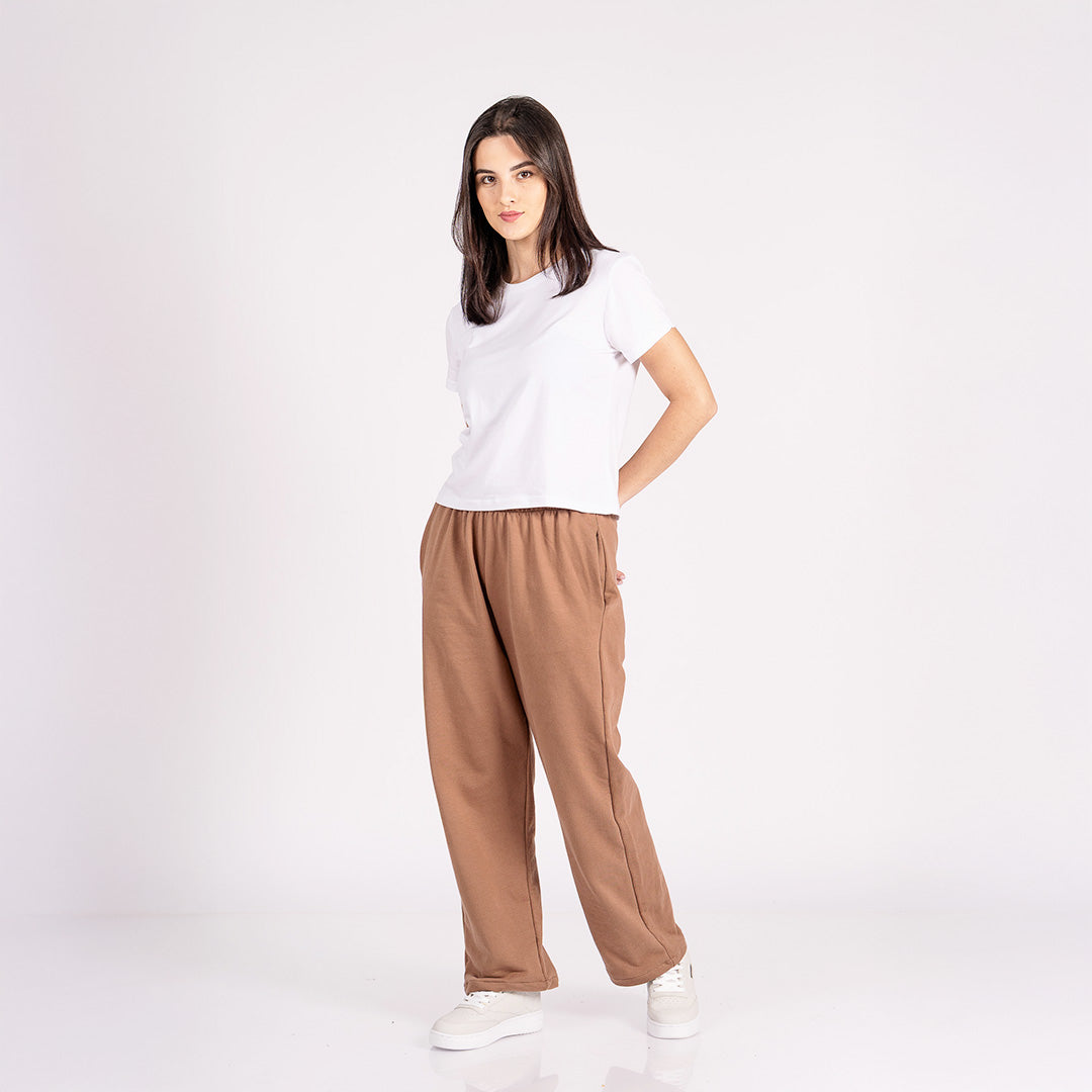 Polo esencial de corte clásico, elaborado con mezcla de algodón pima, modal y spandex que garantiza suavidad, elasticidad y frescura.