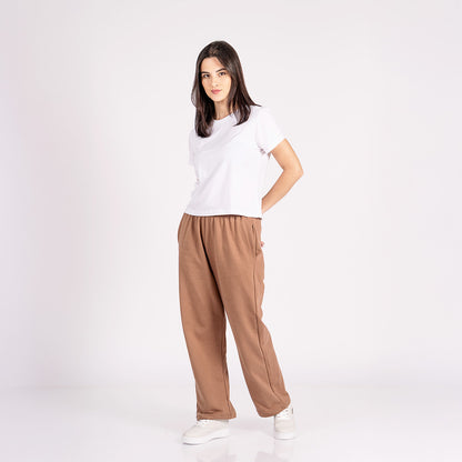 Polo esencial de corte clásico, elaborado con mezcla de algodón pima, modal y spandex que garantiza suavidad, elasticidad y frescura.